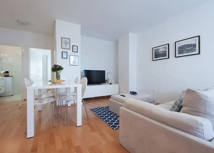 Charming Maraska Zára