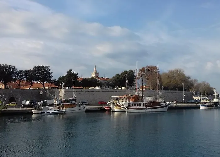 Charming Maraska Apartment